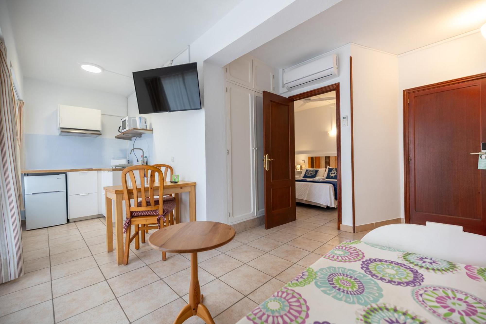 Hostal Doris - Adults Only Colonia de Sant Jordi Habitación foto